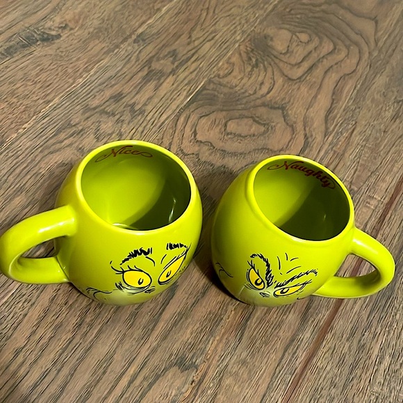 The Grinch Naughty and Nice Mugs- Set of Two - Picture 4 of 13